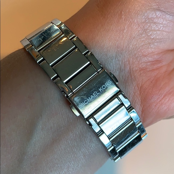 Michael Kors Parker Watch - Picture 4 of 12